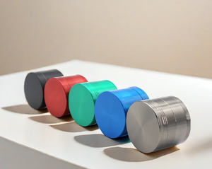 CANNA CNZG0007 63mm Broyeur à herbes manuel en alliage de zinc à 4 couches avec plateau roulant - Product Image 5