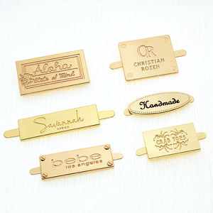 Etiqueta Metálica Personalizada Tanai con Letras para Bolsos, Placa Metálica con Nombre y Logo en Níquel Dorado para Bolsos, Carteras y Monederos - Product Image 1