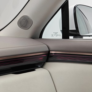 Auto de Lujo Zeekr 7X AWD, Sedán Eléctrico de Carga Rápida, Vehículo Usado de Nueva Energía, Envío Inmediato, Precio Económico para Venta al Por Mayor, Batería de 75-100kWh - Product Image 6