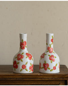 Vente en gros personnalisée de petits vases à fleurs de style rétro avec des motifs personnalisés, poterie peinte à la main pour les nouveaux mariages - Product Image 5