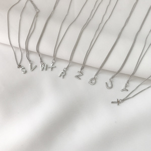WMLE001เงินสเตอร์ลิงตัวอักษรเริ่มต้นชื่อตัวอักษรเสน่ห์จี้สร้อ<span class=keywords><strong>ย</strong></span>คอของขวัญส่วนบุคคลสำหรับผู้หญิงหรือสาว - Product Image 5