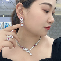Sept petites fleurs gouttelettes d'eau clavicule chaîne en laiton incrusté de zirconium peau exquise usine de bijoux pour femmes