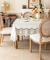 Nappe rectangulaire blanche élégante avec bordure florale Paisley et bord ondulé pour dîner formel, mariage, événement, décoration de thé