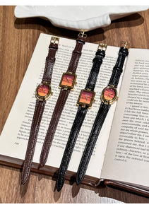 Montre-bracelet à quartz pour femme, style Old Money, vintage, petite montre dorée avec bracelet noir ou marron - Product Image 6
