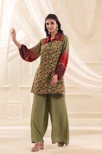 Conjunto de Dos Piezas con Camisa Estampada de Puntos y Pantalones Anchos, Estilo Casual de Diseñador, Ropa de Oficina Elegante y Contemporánea - Product Image 4