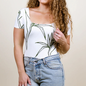 Manufacturer designs luxury square neck short-sleeved one-piece <b>bodysuits</b> custom <b>nylon</b> beach <b>bodysuits</b> - Product Image 2