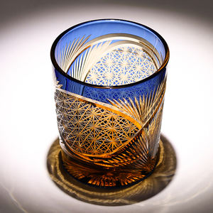 Vasos de vidrio Edo Kiriko hechos a mano de 250ml, vasos de whisky antiguos de ámbar en azul, verde, rojo y negro - Product Image 1