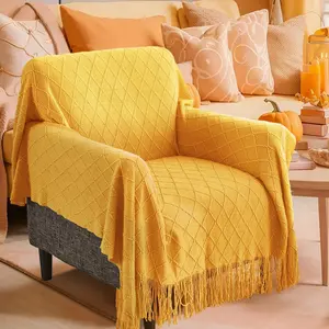 Vente en gros de couvertures en tricot uni multicolores avec pompons pour canapé-lit en acrylique doux, couverture en tricot épais