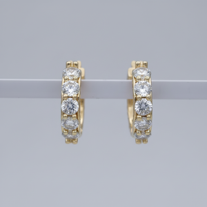 Graziosi orecchini a bottone per una sottile eleganza - Product Image 1