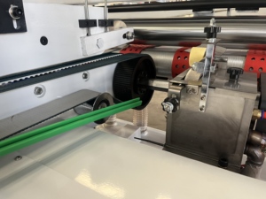 Máquina Automática de Plegado y Encolado de Cajas de Cartón Corrugado con Sistema de Bloqueo Inferior Pre-plegable - Product Image 4