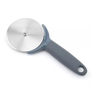 Nouvel accessoire de cuisine en métal au design innovant, protection pour plaque de cuisson, couteau à <span class=keywords><strong>pizza</strong></span> en acier inoxydable, roulette à <span class=keywords><strong>pizza</strong></span>, outils et équipement pour <span class=keywords><strong>pizza</strong></span> - Product Image 1