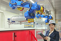 Machine de découpe à jet d'eau robotisée industrielle avec bras robotisé YASKAWA et pompe haute pression