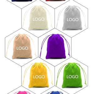 Pochette à cordon en velours noir de luxe avec logo personnalisé pour bijoux élégants et emballage cadeau - Product Image 4