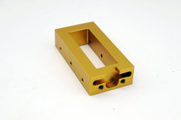 Support en alliage d'aluminium anodisé or, usiné CNC de précision, avec trou fendu, pièce de support en aluminium pour équipement