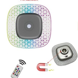 Lampe murale LED magnétique pour chambre à coucher, veilleuse avec capteur de mouvement PIR, commande tactile, télécommande sélectionnable, forme UFO carrée, intensité réglable - Product Image 2