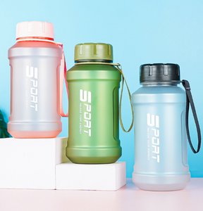 Botella de Agua Deportiva de Plástico de Lujo de 500ml 2026 al por Mayor con Logotipo Personalizado, Portátil para Gimnasio y Camping, Segura para Alimentos, con Asa y Cuerda Pequeña - Product Image 3