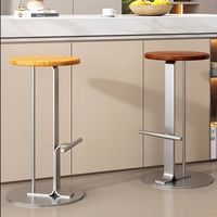 Tabouret haut en fer forgé de style Wabi-sabi japonais, moderne et minimaliste, avec base, idéal pour les bars, cafés et restaurants d'hôtel.