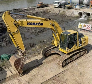 Excavadora de cadenas Komatsu PC220 usada de 22 toneladas, modelo 2015, con motor y bomba originales, de tamaño mediano, en buen estado, a la venta. - Product Image 2