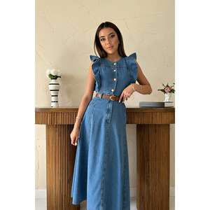 Robe en jean bleu décontractée d'été en gros, coupe chemise simple, volants, boutons décoratifs sur le devant, délavage clair, options mi-longue et longue - Product Image 3