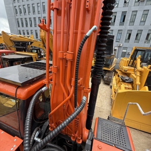 Excavatrice DOOSAN380 de 30 tonnes, fabrication japonaise, d'occasion, avec boîte de vitesses, moteur et châssis, puissance de 202 kW, 1000 heures de fonctionnement, prix abordable - Product Image 6