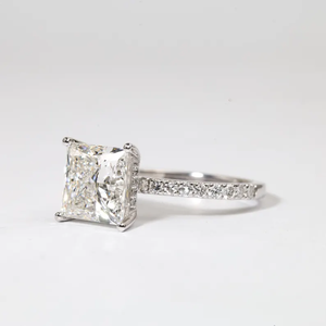 Anillo de compromiso de diamante de laboratorio con corte princesa premium en oro blanco, moderno, solitario, minimalista, joyería fina para regalo nupcial. - Product Image 5