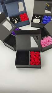 Boîte cadeau personnalisée pour la fête des mères, décoration de fleurs de rose, pétales de fleurs, cadeau pour la Saint-Valentin pour maman, épouse, femme - Product Image 2