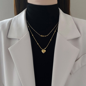 Delicata Collana Girocollo a Doppio Strato con Ciondolo a Cuore e Scritta 'Forever' in Acciaio Inossidabile Placcato Oro, Regalo per Donne - Product Image 3