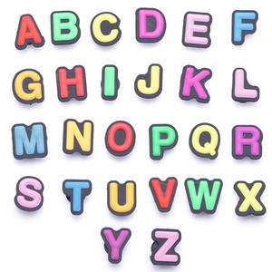 En gros Pas Cher En Caoutchouc 0-9 # A-Z 26 Anglais Lettre Chiffre Charmes pour Sabot Coloré Alphabet PVC Charmes Glowing Lettre Charmes - Product Image 1