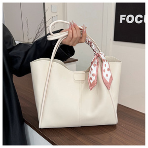 Stylish <b>shoulder</b> <b>bag</b> <b>large</b> capacity fashionable women's <b>bag</b> niche high-end simple and relaxed feel - Product Image 6