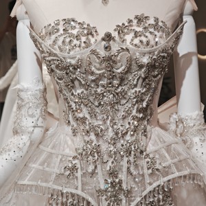 Vestido de Novia de Lujo Estilo Sirena con Cuello Alto, Ilusión de Cristal, Corsé con Cuentas, Encaje y Tul, Cola Catedral, Venta al por Mayor - Product Image 5