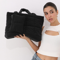 Sac à main matelassé en nylon doux et moelleux pour femme, sac à bandoulière d'hiver tendance, grand sac à main matelassé pour femme pour l'extérieur