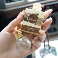 Nouveauté Désodorisant suspendu pour voiture écologique de luxe Bouteille en verre avec couvercle en bois Corde Réutilisable Pendentif pour voiture Diffuseur en verre