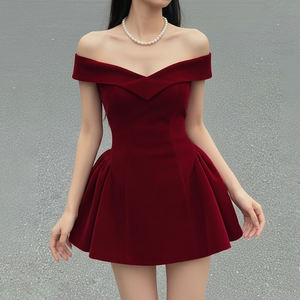 Vestido de princesa navideño con lazo en la espalda, estilo línea A, de un solo hombro y ajustado a la cintura, falda corta para niña dulce y picante Jiyu - Product Image 3