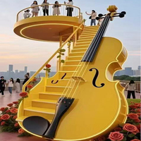 Escalier en spirale moderne et créatif en métal sculpté, grande sculpture en acier inoxydable en forme de violon, échelle nuageuse pour installations de loisirs