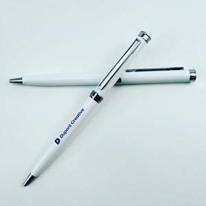 Stylo promotionnel fin à mécanisme rotatif en métal, logo des hôtels 5 étoiles Ritz Carlton Marriott, encre noire/bleue, 1,0 mm - Product Image 1