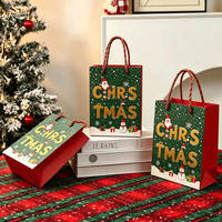 Sac en papier cartonné blanc imperméable avec logo imprimé personnalisé Père Noël, vente en gros d'usine, emballage de détail pour cadeaux de Noël en vrac pour supermarchés