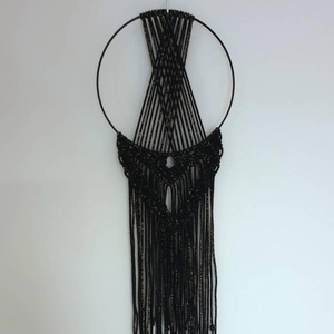 Tapiz de Macramé Negro y Dorado de Primera Calidad - Product Image 1
