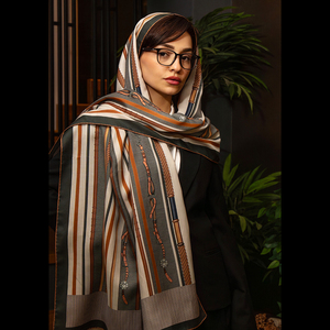 Chal Ligero de Verano con Estampado de Cuerdas y Correas Ecuestres, Mezcla de Algodón Natural y Seda, Borde Enrollado a Mano - Product Image 1