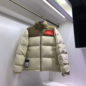 Blouson Bomber Streetwear Hiver Homme/<span class=keywords><strong>Femme</strong></span> <span class=keywords><strong>The</strong></span> <span class=keywords><strong>North</strong></span> <span class=keywords><strong>Face</strong></span> 23FW avec Grand Logo Brodé Contrastant, Duvet de Canard Blanc 700 Fill Power, Modèle Couple - Product Image 4