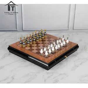 Nuove donne alla moda di negozi di vendita professionale set di scacchi antico scacchiera scacchi in legno gioco da tavolo pezzi gioco per adulti
