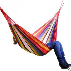 Hamaca de Lona para Exteriores, Diseño Tropical con Rayas Rojas, Capacidad de Carga de 120 kg - Product Image 1