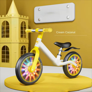 Vélo d'équilibre mini 3-en-1 de luxe – Porteur pour tout-petits en plastique durable inspiré de véhicules réels pour le développement précoce des jeunes enfants - Product Image 4
