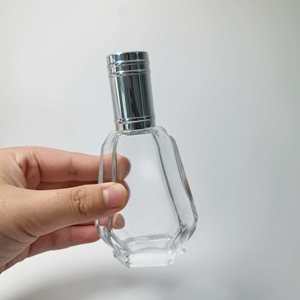 Botellas de Perfume de Vidrio Poligonal Vacías de Lujo <span class=keywords><strong>Lattafa</strong></span> Mousuf de 50 ml para Envasado de Cosméticos, Logotipo Personalizable al por Mayor - Product Image 2