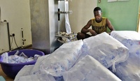 Faire la machine de filtre antigel fournir 1000 litres pour alimenter la prise de la machine de sachet construire dans le filtre à membrane et une pompe pour 500