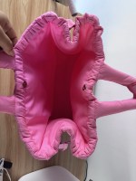 Sac fourre-tout matelassé grande capacité en nylon avec breloque pompon personnalisée OEM/ODM Sac à bandoulière pour femme Vente en gros
