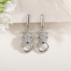 Pendientes de lujo con cabeza de zorro en oro blanco y cristales de imitación, plata 925 chapada en rodio para mujer, joyería de fiesta - Product Image 4