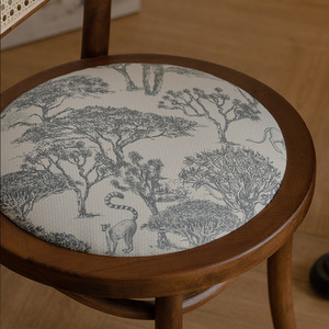 Chaise de salle à manger en bois massif, design vintage avec dossier en rotin, pour usage domestique - Product Image 4