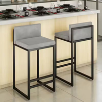 Tabouret de bar contemporain en métal doré Siège rembourré gris Dossier ergonomique Idéal pour îlot de cuisine