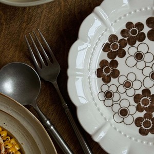 Assiette en céramique florale vintage personnalisable avec motif dentelle finlandaise pour le petit-déjeuner, les desserts, les mariages, les dîners - Product Image 4