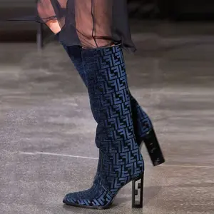 Женские сапоги до колена в стиле ретро, рыцарские высокие сапоги с острым носком, с вырезами, на каблуке, замшевые ботфорты в клетку, для девушек